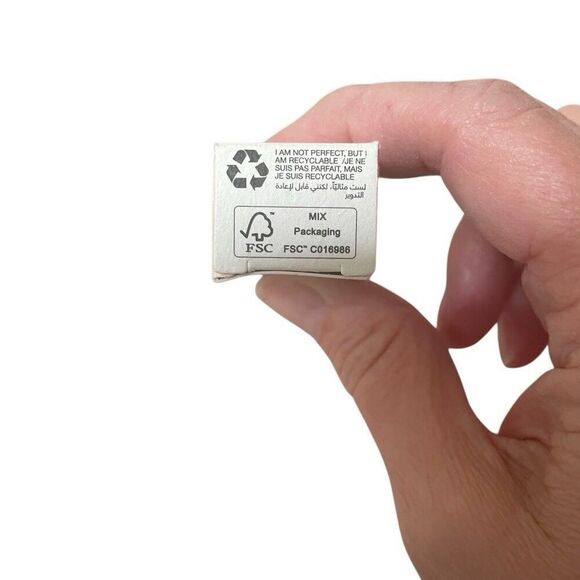 GloWish 04 By HUDA BEAUTY Bright Light Sheer Concealer Light Medium 04 0.35oz - Picture 8 of 12